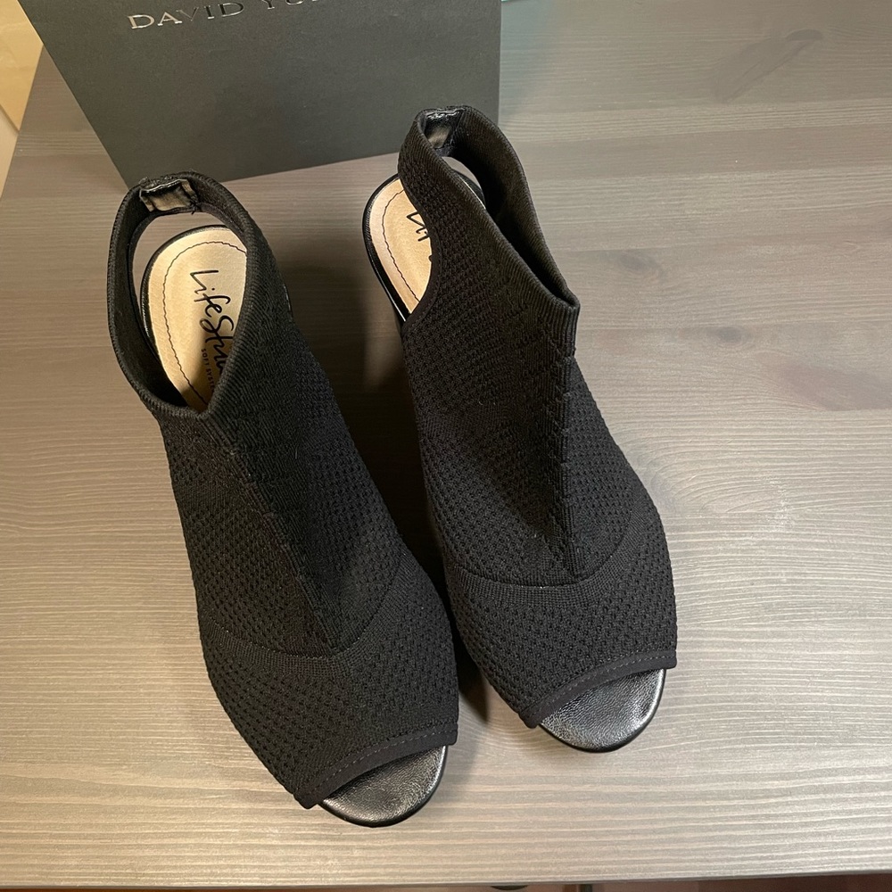 Life Stride Black Pep Toe Stretch Slingback Heels size 7W